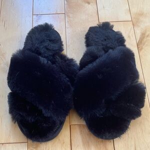 LC Lauren Conrad Black Faux Fur Slippers